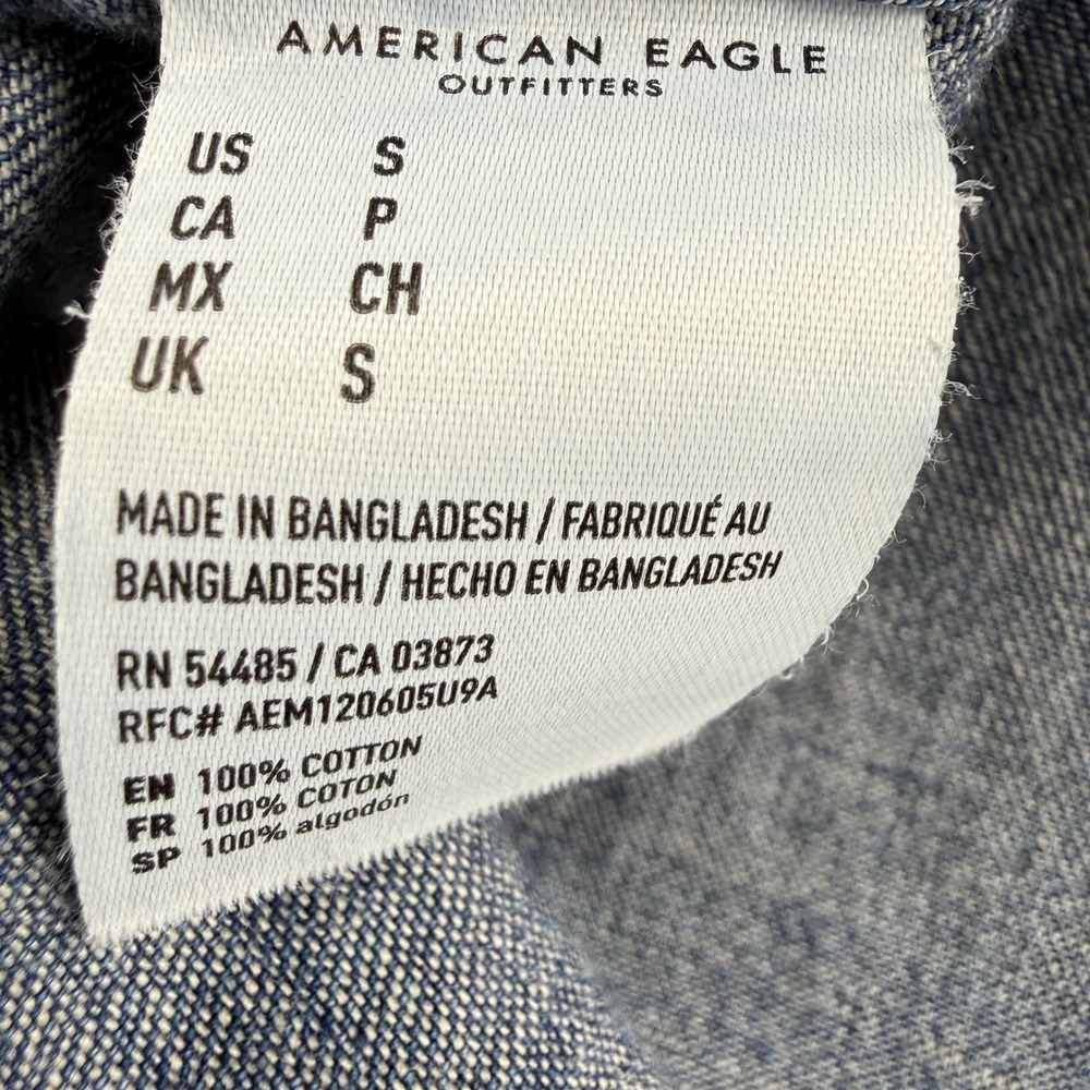 American Eagle Mens Denim Button Down Shirt Medium Wash Blue Cotton Small 11/18 - Picture 9 of 16